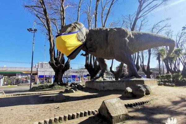 En Concepción hasta los dinosaurios usan mascarillas