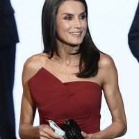 La reina Letizia muestra su lado irreverente con un vestido de malla y flecos muy sensual