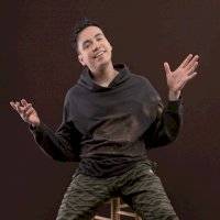 Raymix afirma que ser gay no debe marcar una diferencia en la música
