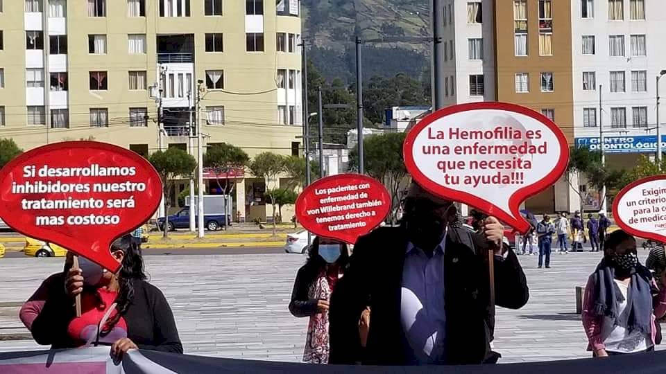 Pacientes con hemofilia realizaron plantón