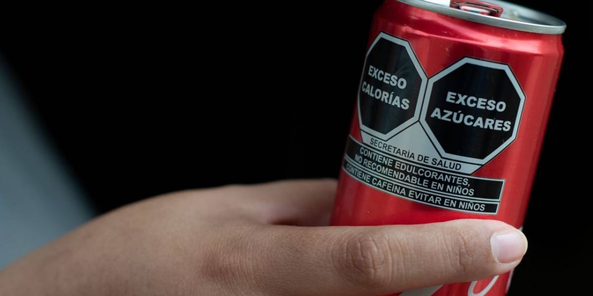 A un mes de que sea oficial nuevo etiquetado en alimentos, industria se niega a vaciar anaqueles