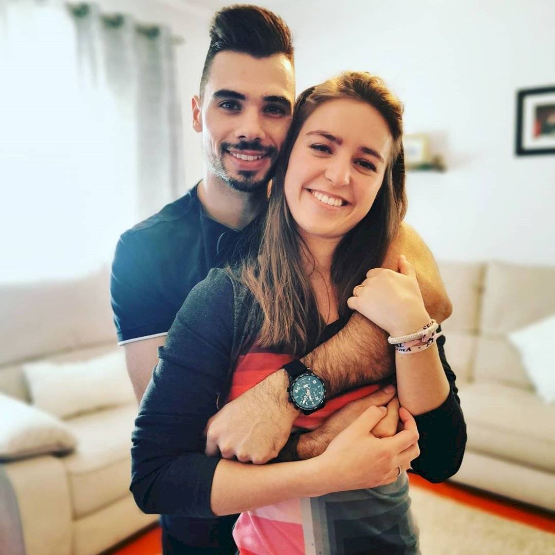 Piloto de GP se casará con su hermanastra