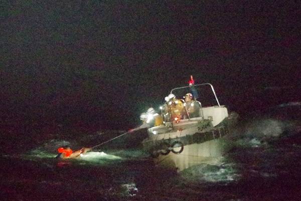 Barco con 43 tripulantes y cerca de 6 mil vacas se hunde frente a las costas de Japón