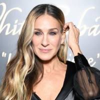 Sarah Jessica Parker presume su increíble cuerpo tonificado en un traje de baño negro a sus 55 años
