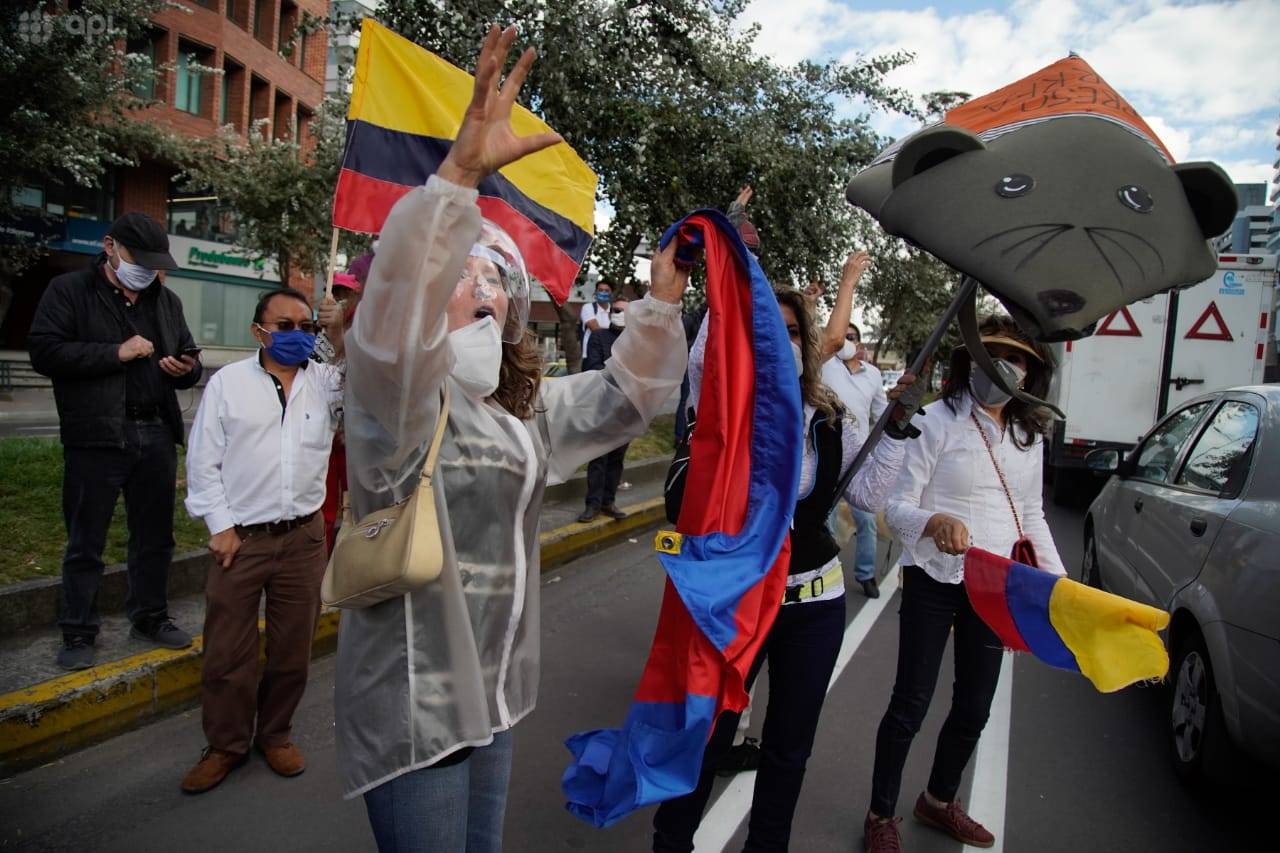 Manifestaciones a favor y en contra de Rafael Correa en los exteriores de la Corte Nacional de Justicia
