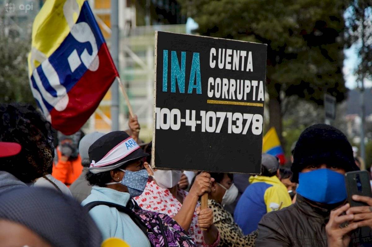 Manifestaciones a favor y en contra de Rafael Correa en los exteriores de la Corte Nacional de Justicia
