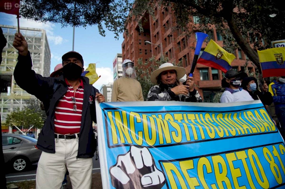 Manifestaciones a favor y en contra de Rafael Correa en los exteriores de la Corte Nacional de Justicia