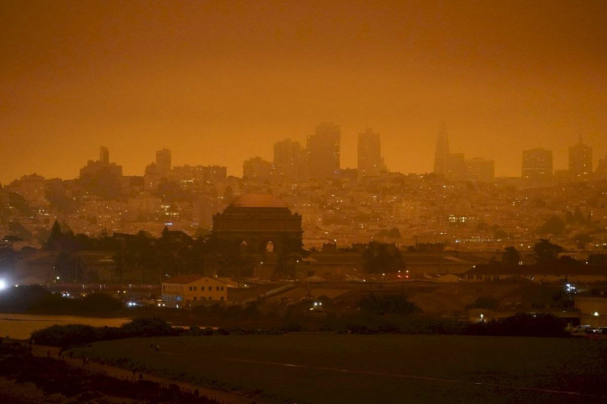 Más de 40 incendios activos disparan alarmas en peor temporada en California