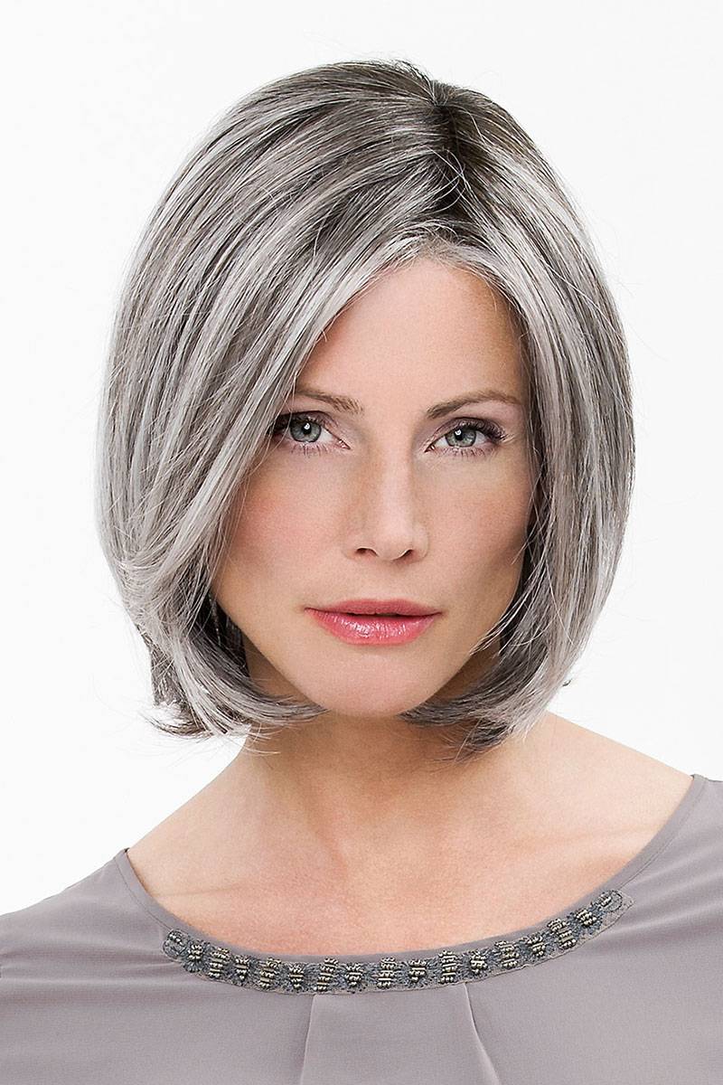 El corte de cabello a la altura de la barbilla degrafilado es ideal para lucirlo con canas Canas