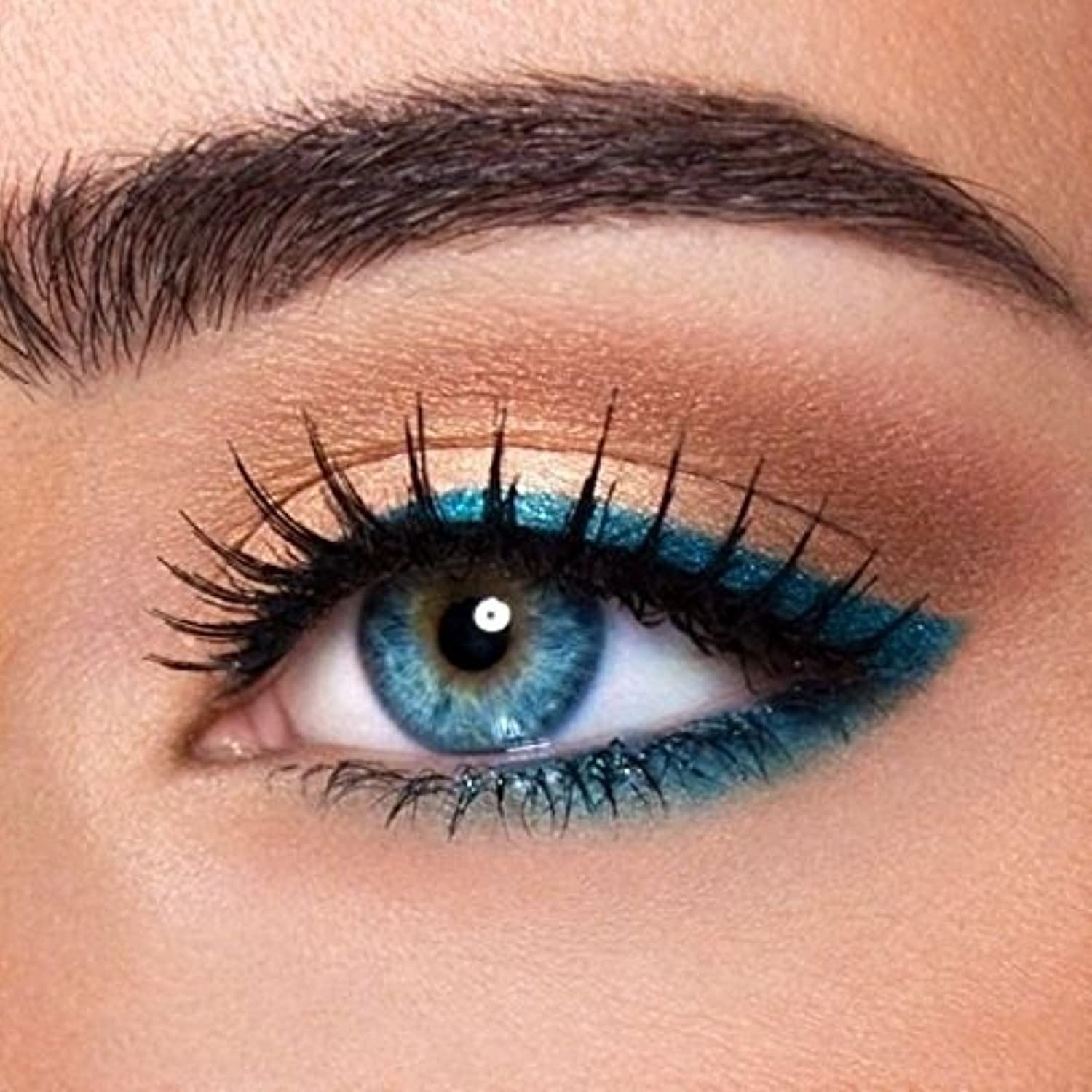 Experimenta con el delineador ojos