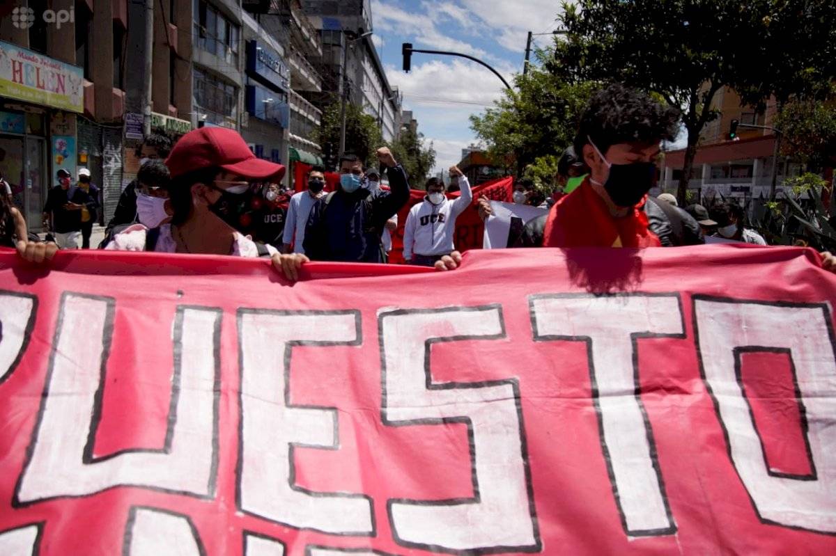Movilización por estudiantes y maestros ante recorte presupuestario para universidades públicas