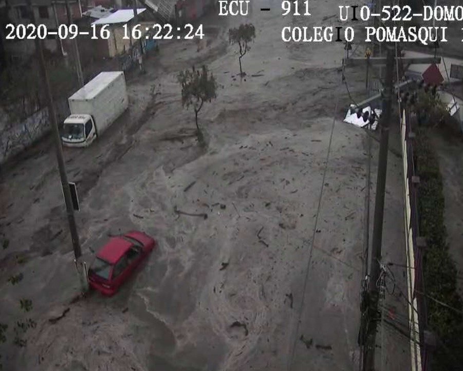 Desbordamiento de quebrada en Pomasqui