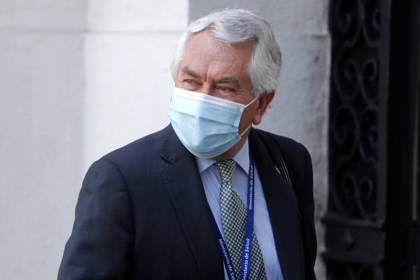 Paris celebra anuncio de Pfizer: Chile realizará "aprobación de emergencia" para usar vacuna contra el coronavirus