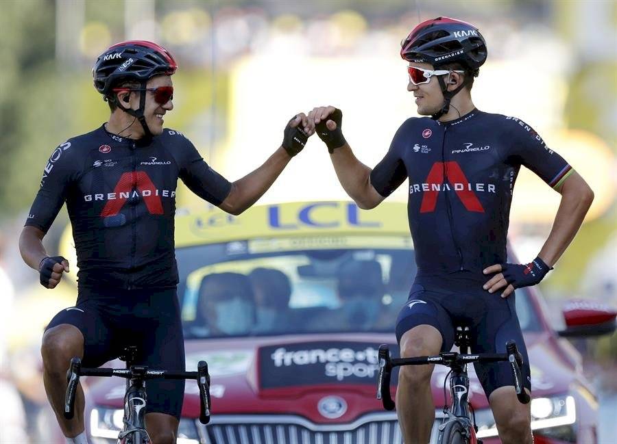 Michal Kwiatowski y Richard Carapaz