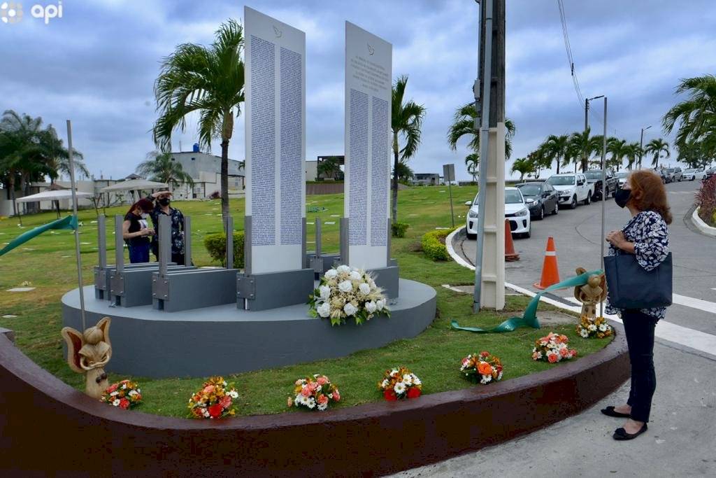 Memorial en honor a las víctimas del Covid 19. Cementerio Jardines de la Esperanza
