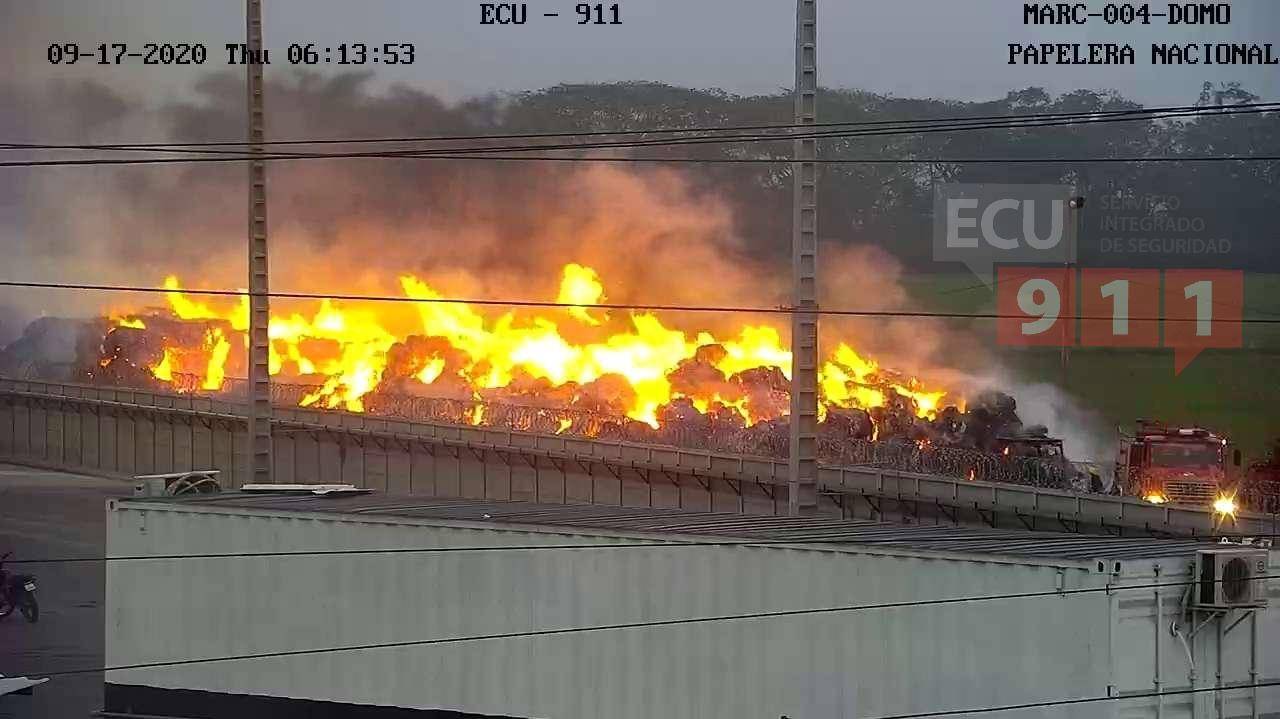 Incendio en una fábrica de papel