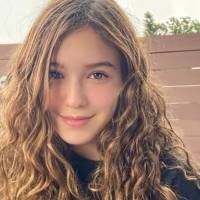 Hija de Andrea Legarreta, Mía Rubín, enamora con una maxi falda de vuelos y un top étnico