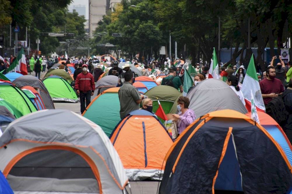 Plantón Frena avenida Juárez