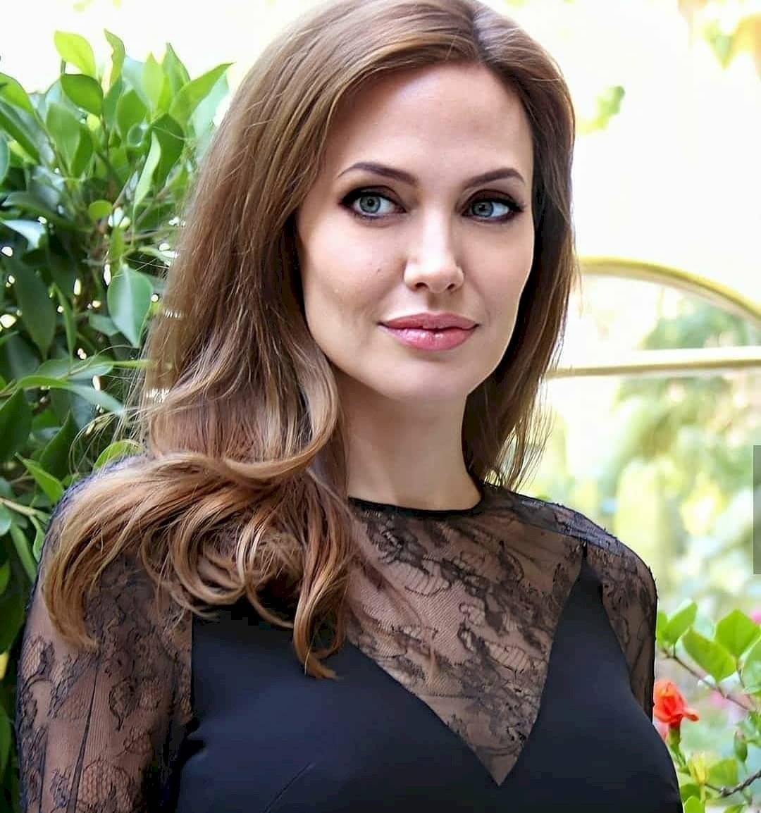 Angelina Jolie y sus hijos Shiloh, Vivienne y Zahara salen de compras a una reconocida tienda e impactan por la sencillez de sus outfits