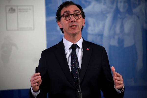 Ministro de Educación no descarta adelantar a febrero el inicio de clases: "Es una alternativa"