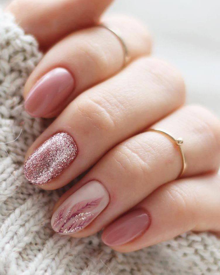 Diseño de uñas con acabados metalizados Diseños de uñas