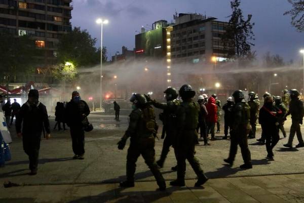 PS, PPD y PR aseguran que actos de violencia en Plaza Italia "desvían la atención del plebiscito"