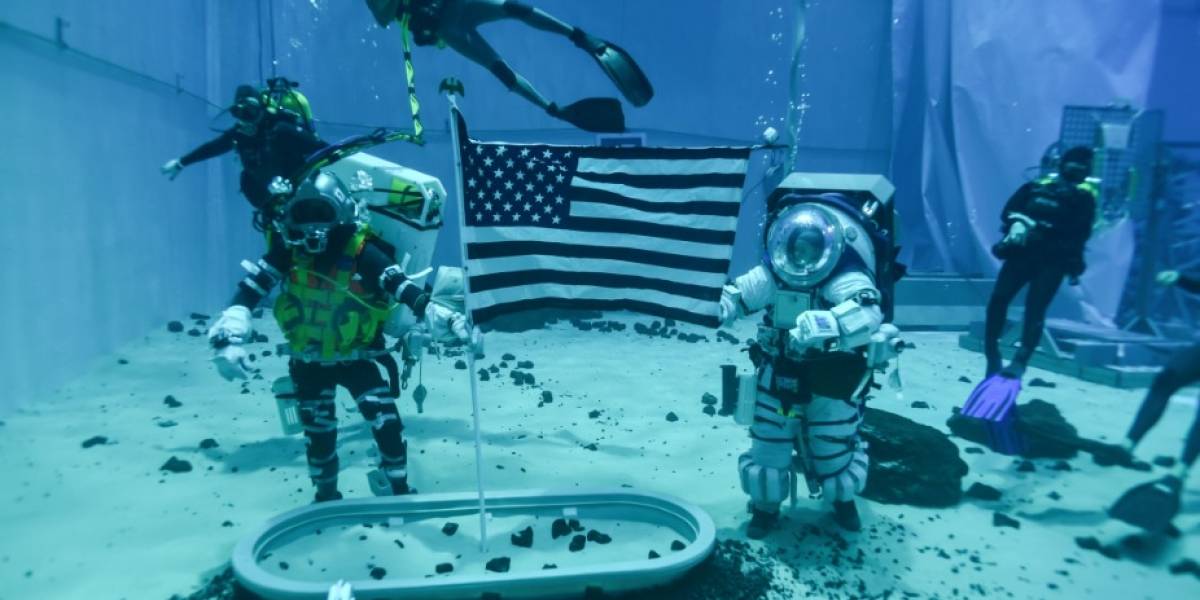 Bajo el agua: así practican la caminata lunar los astronautas de la misión Artemisa