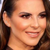 Kate del Castillo es pura sensualidad en un corsé de transparencias, blazer y pantalón a la cintura
