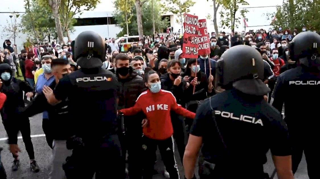 Protesta contra nuevos confinamientos termina con disturbios en Madrid
