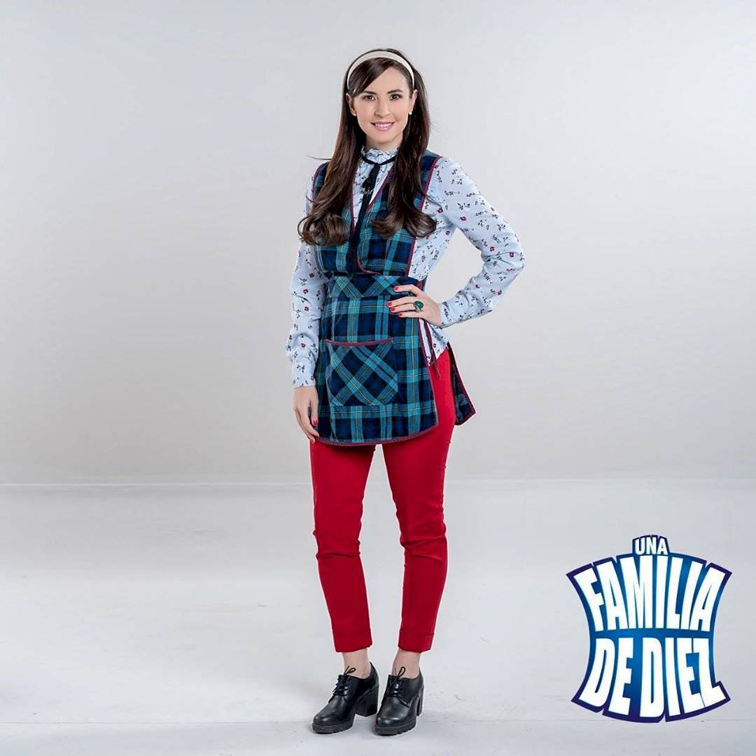 Andrea Torre de Una Familia de Diez, luce la falda de tull arcoiris que todas queremos tener en este otoño