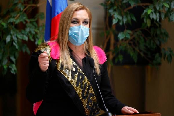 Pamela Jiles adelanta que se aprobará segundo retiro del 10% y advierte: "Vamos por Briones"