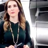 Presentadora se molesta con su equipo y los insulta en vivo