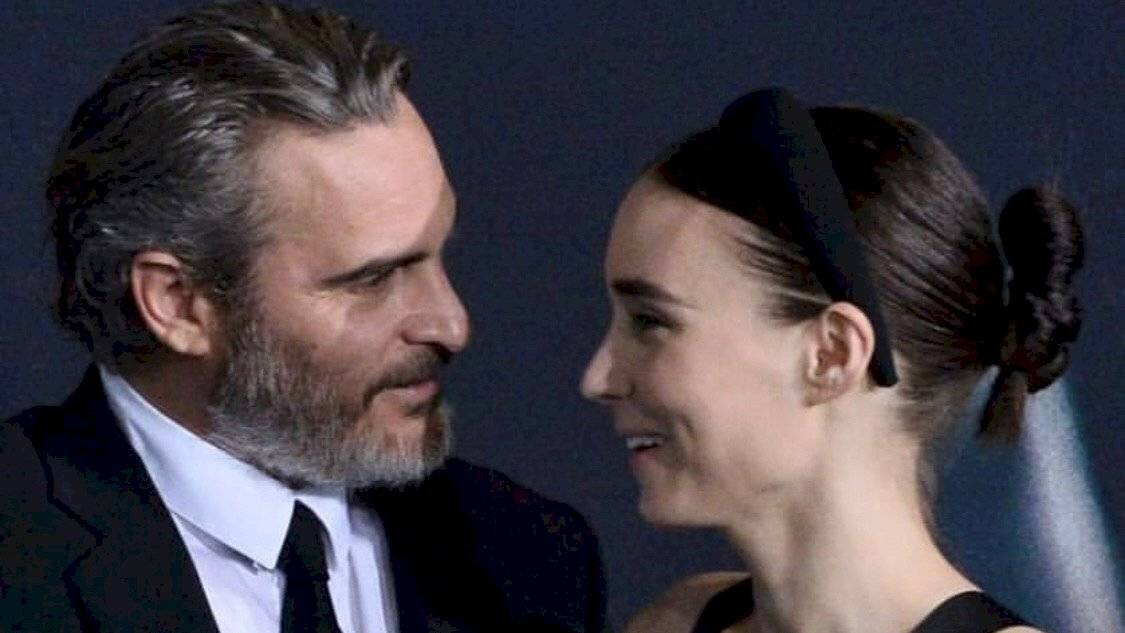Joaquin Phoenix y Rooney Mara dan la bienvenida a su primer hijo