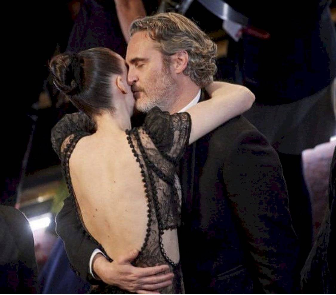 Joaquin Phoenix y Rooney Mara dan la bienvenida a su primer hijo