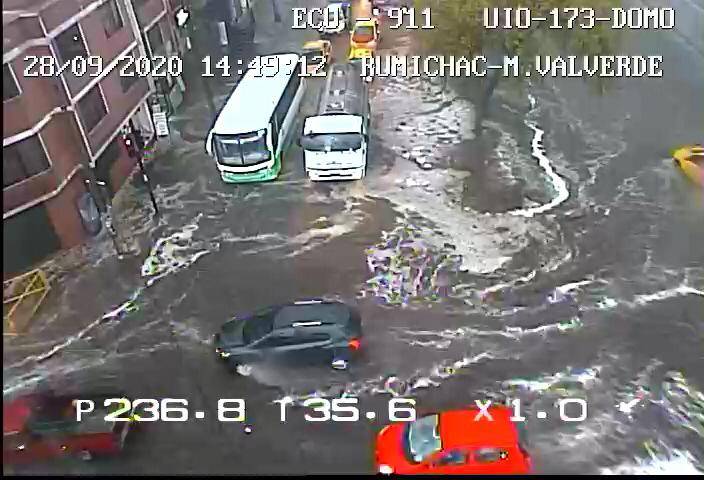 Acumulación de agua en Quito