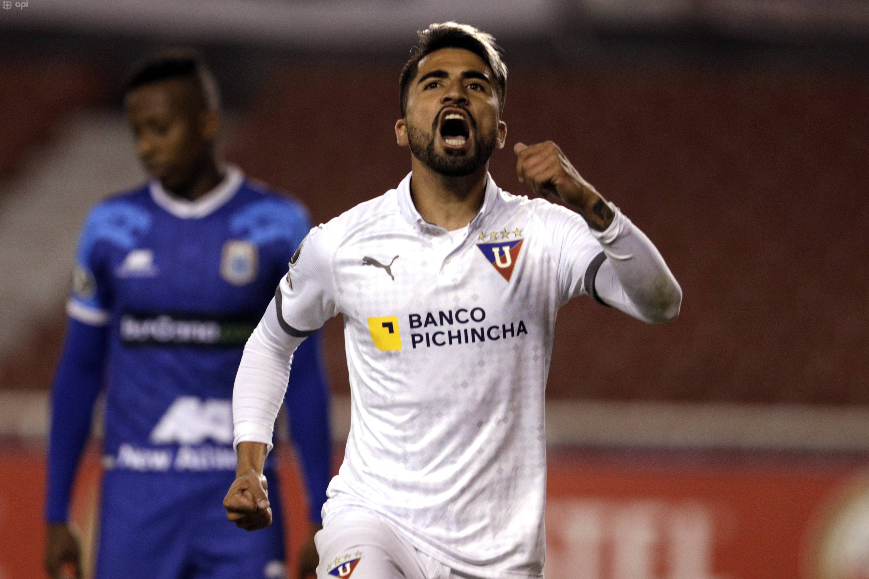 Adolfo Muñoz festeja un tanto para LDU