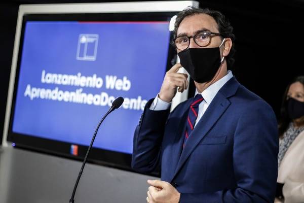 Ministro Figueroa y el retorno a clases: "Los apoderados no están obligados a enviar a sus hijos si por cualquier razón tienen aprensiones"