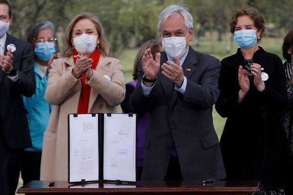 Sebastián Piñera cita a Ricardo Arjona al presentar proyecto de Ley de Envejecimiento Positivo