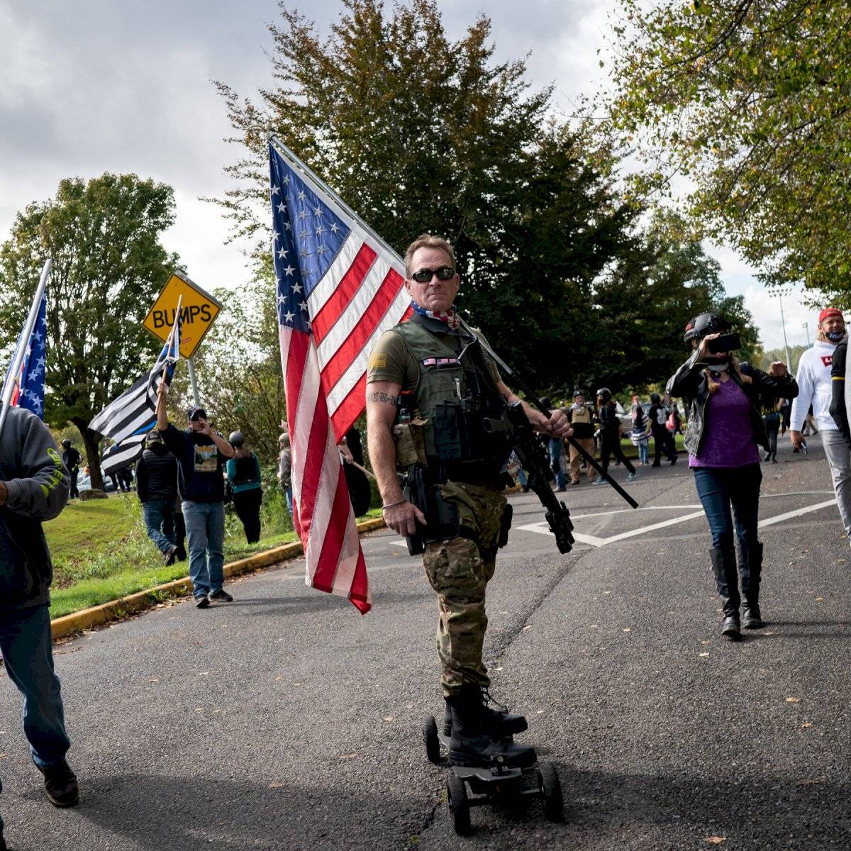 Proud boys comulgan con el nacionalismo.
