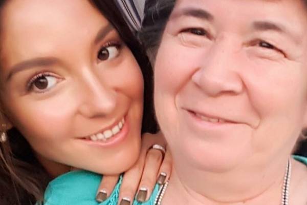Kel Calderón pide buenas vibras para complejo momento de salud que vive su nana de toda la vida