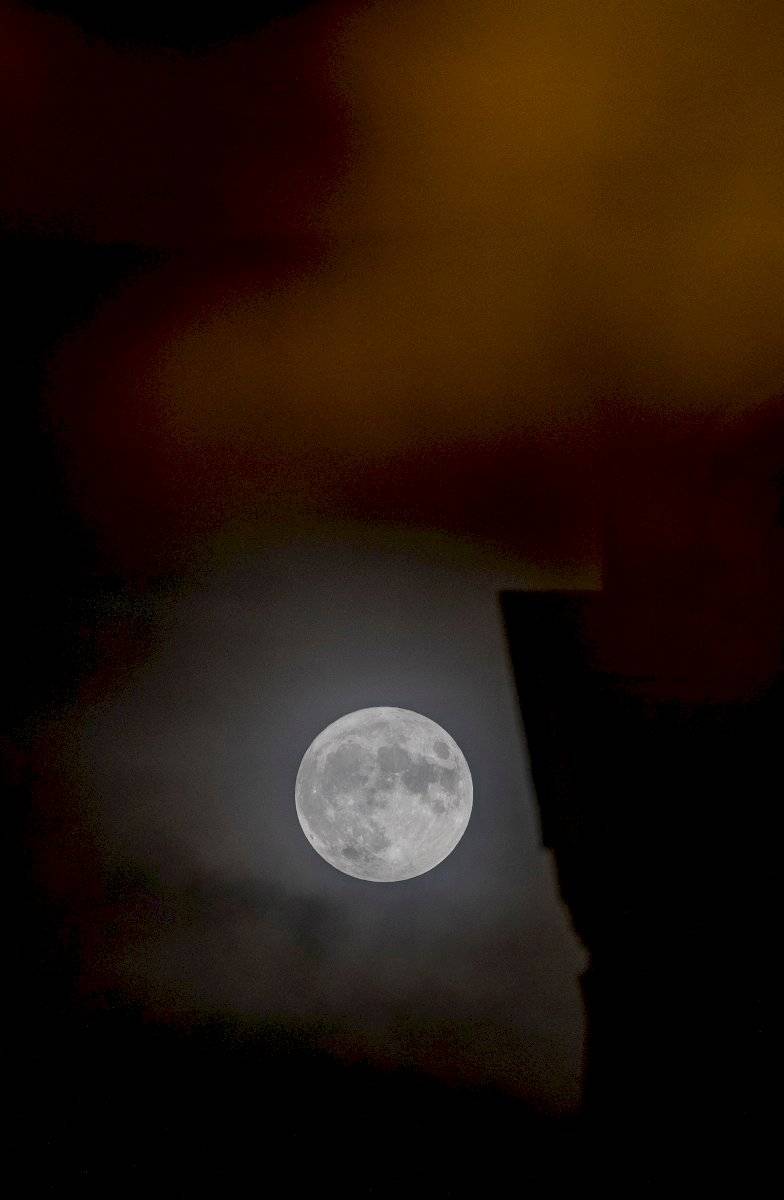 Luna llena este jueves en Zaragoza. El mes de octubre se presenta con la primera luna llena del otoño