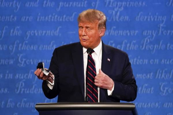 Dos días antes de dar positivo por coronavirus: Donald Trump se burló de Joe Biden por usar mascarilla