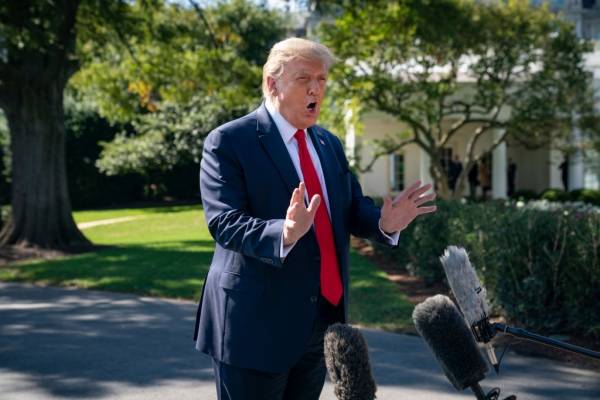Las bolsas mundiales y el petróleo se desploman tras el positivo por covid-19 de Donald Trump