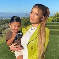 Hija de Kylie Jenner, Stormi, asiste al preescolar con una mochila Hermes de 10 mil dólares
