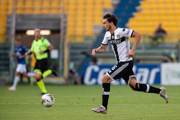 Nuevo compañero para Alexis y Vidal: Inter oficializa el fichaje de ex defensa del Manchester United