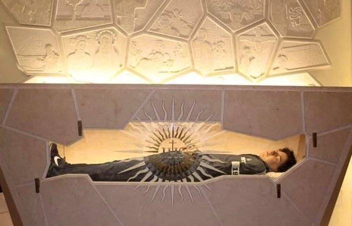 Primeras imágenes del cuerpo incorrupto del venerable de Carlo Acutis