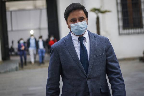 "Ni siquiera al Grinch se le habría ocurrido": alcalde Carter arremete contra el Gobierno por retroceso a fase 2 en la RM