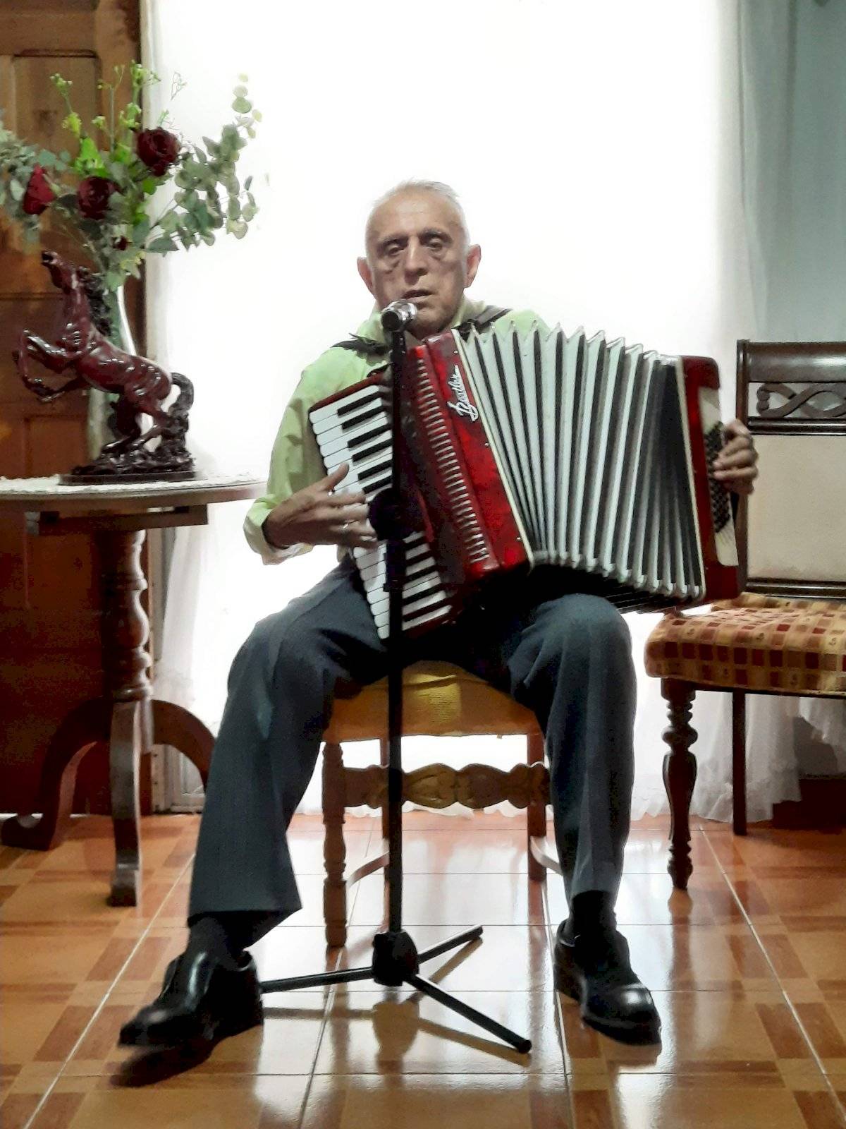 abuelo acordeonista