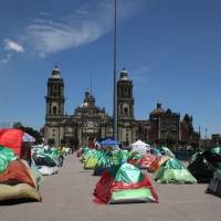 Cuatro mil 900 negocios en riesgo por plantón de Frena en el Zócalo