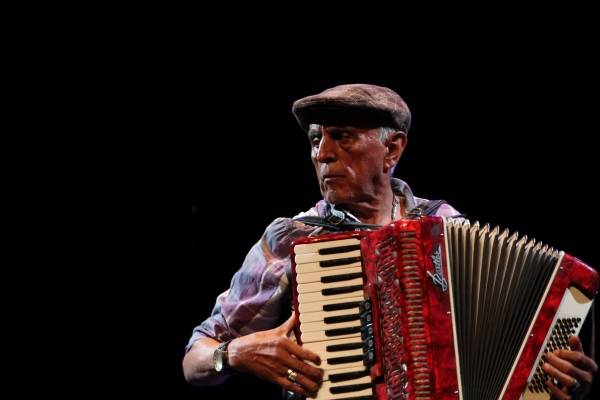 Leonel Stuardo, el abuelo acordeonista que es furor en internet dará concierto gratuito